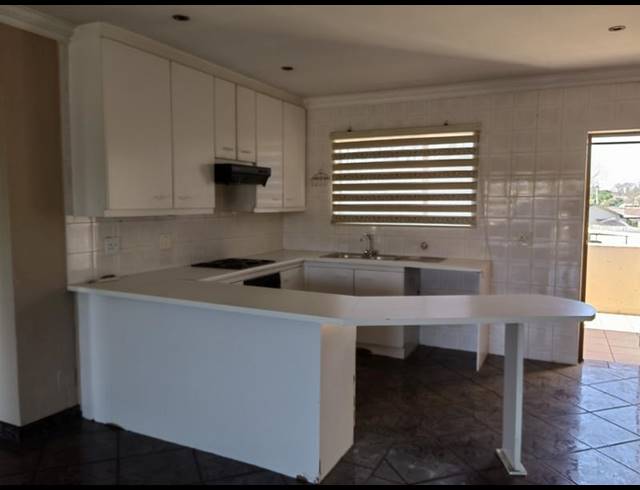 2 BEDROOM TOWNHOUSE FOR SALE IN RACEVIEW